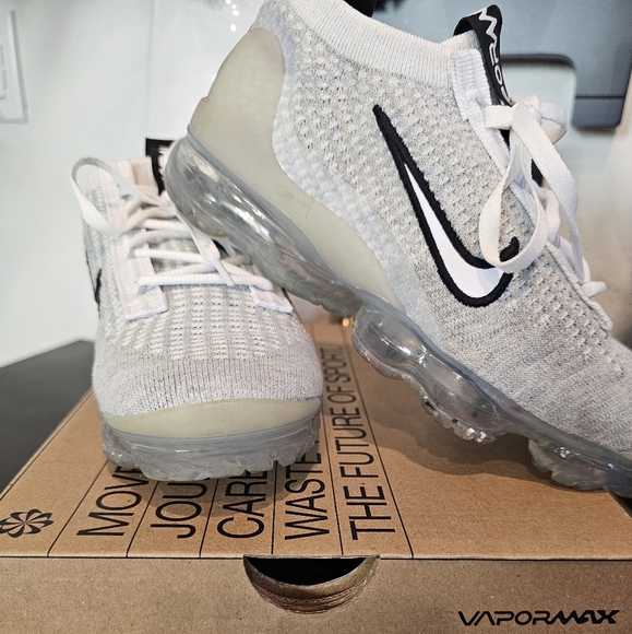 Air Vapormax 2021 FK slightly used size 4.5 kids. - Picture 5 of 5